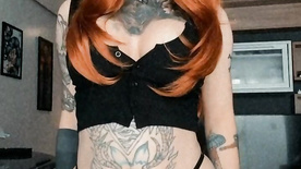 Lai Dawud ninfeta tatuada e gostosa mostrando os peitos só de calcinha