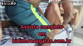 Corno divide a sua esposa com outro homem safado