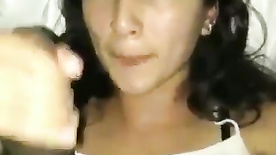 Colombiana batendo uma punhetinha e chupando o cacete do negão