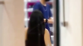 Luana Kazaki aproveita o passeio com o corno para se exibir no shopping