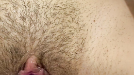 Thullemontes pelada masturbando a bucetinha com seu vibrador