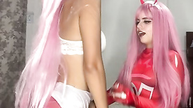 Jenniezinha se pegando com uma amiga vestida de anime hentai