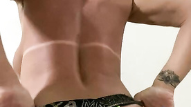 Fabi Drumond mostrando sua xoxota branquinha em uma marquinha de sol sexy
