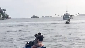 Rabuda pagando boquete para o bacana no jetski