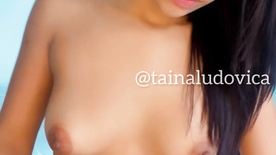 Taina Ludovica pelada motrando seus lindos peitos naturais