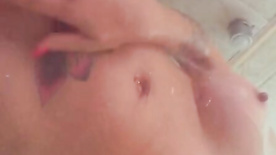 Melissa Lisboa tomando banho e se masturbando no chuveiro
