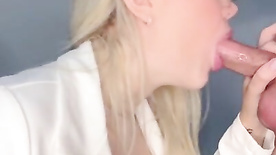 Aline Faria masturbando a pica e caindo de boca no boquete
