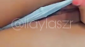 Layla pelada masturbando a bucetinha em primeiro vídeo do privacy