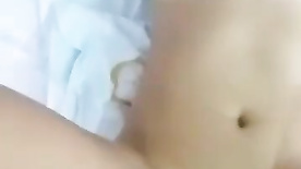 Video caseiro da menina da pepeca molhada fodendo de pernas abertas