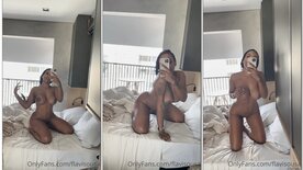 Flaviane Souza pelada mostrando a buceta e os peitos na cama