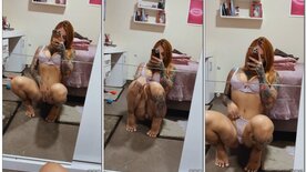 Ana Pimenta se exibindo de lingerie na frente do espelho