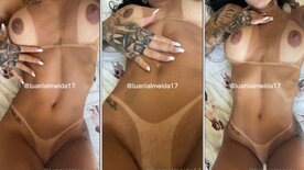 Luani Almeida tocando corpo bronzeada nua e gostosa na cama