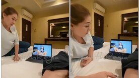 Homem se masturba assistindo pornô enquanto sua esposa observa tudo