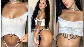 Camila Moura provocando seus seguidores de blusa branca molhada