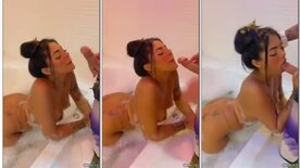 Emily Souza fazendo sexo oral na banheira e olhando  com cara de puta,