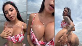 Ninfeta Karol Rosado na praia gozando com consolo enorme na xoxota