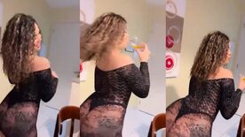 Danada Ana Karolayne dançando com vestido transparente e calcinha atolada no bumbum