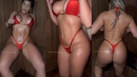 Micha Vargas tesuda na Sauna mostrando os peitos e a bunda gostosa de academia