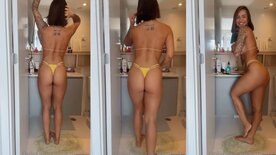 Magrinha Karol Rosalin no banheiro só com calcinha atolada no bumbum perfeito