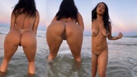 Na praia toda peladinha essa deliciosa rebola em publico