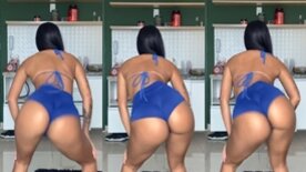 Jamy Carvalho com shortinho coado na bunda rebolando gostoso