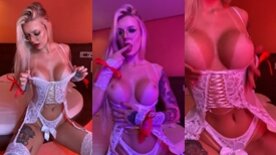 Loira dos peitos gostosos Liana Habas de lingerie mostrando as tetas e a buceta rosada