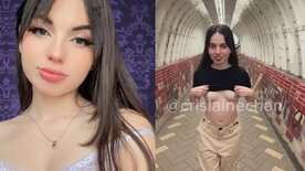 Crislaine Chan pelada exibindo os peitos naturais em publico no metro