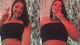 Gabriella Manhaez fumando maconha e se exibindo na internet cheia de tesão