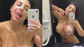 Aninha Lopes porno local pelada filmando os peitos na frente do espelho