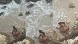 Flagra de sexo amador casal negro fodendo na praia