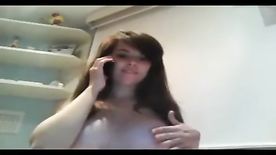 Moreninha safada pelada de frente a webcam