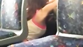 Caiu na net flagras das lésbicas realizando fetiche sexual no ônibus